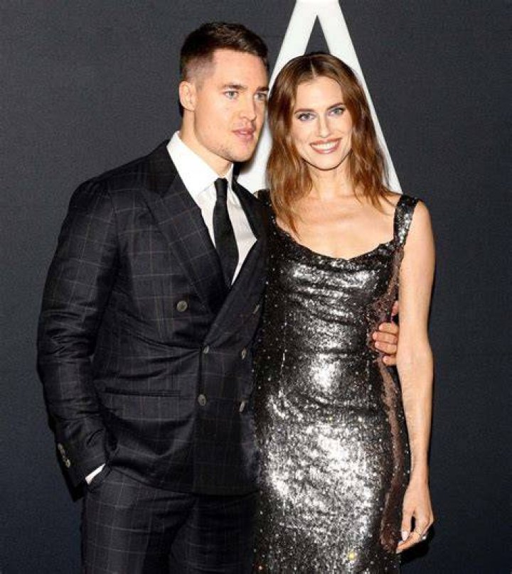 
Alexander Dreymon and Allison Williams Got Secretly Engaged 