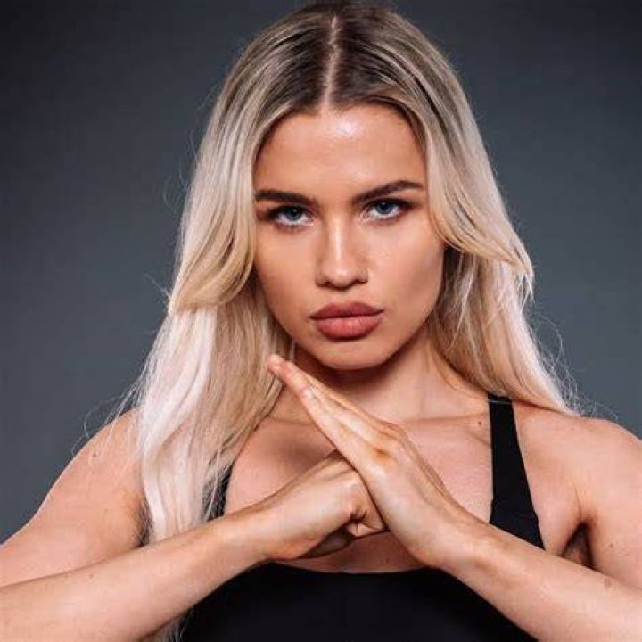 Daniella Hemsley Height, Weight, Net Worth, Age, Birthday, Wikipedia, Who, Nationality, Biography