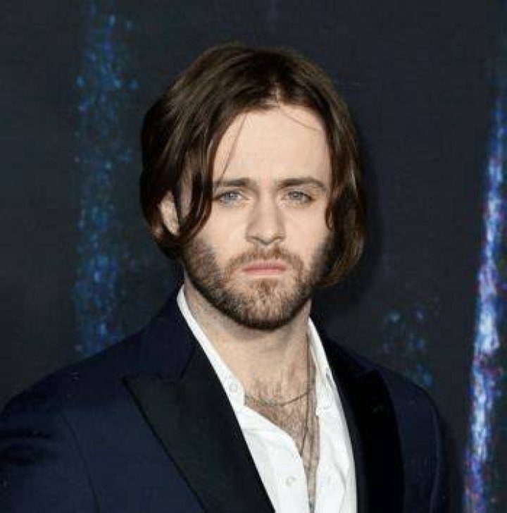 
Joey Batey Height, Weight, Net Worth, Age, Birthday, Wikipedia, Who, Nationality, Biography 