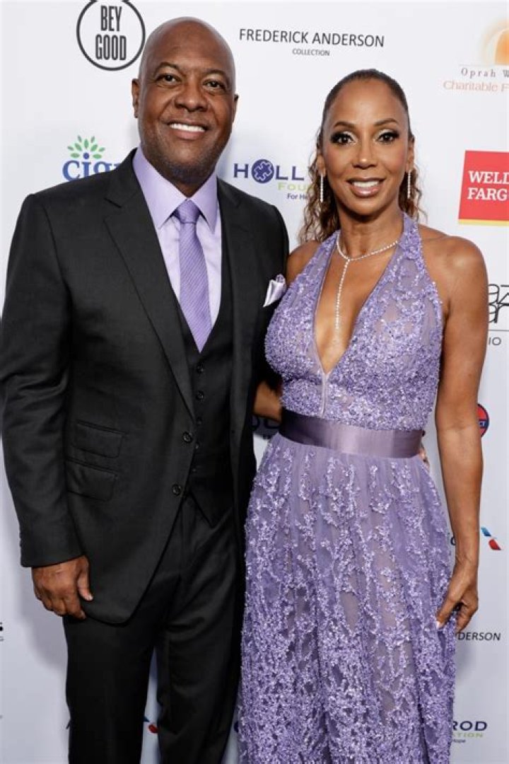 Who are Holly Robinson Peetes Parents? Holly Robinson Peete Biography, Parents Name, Nationality and More
