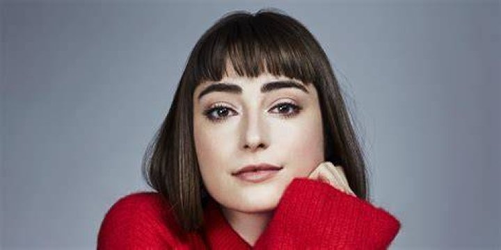 
Who is Ellise Chappell? Age, Height, Boyfriend, Net Worth, Bio 